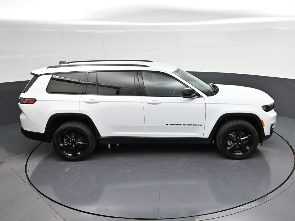 Used 2025 Jeep Grand Cherokee L Limited w/ Black Appearance Package RWD image 21