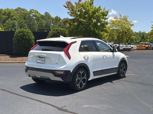 Used 2023 Kia Niro SX Touring FWD image 3
