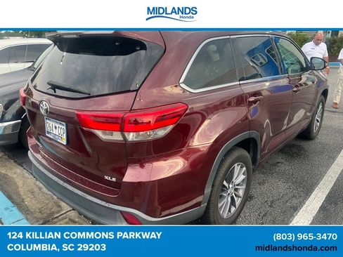 Used 2018 Toyota Highlander XLE FWD image 3