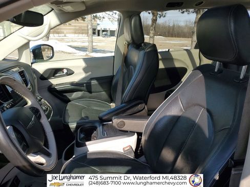 Used 2020 Chrysler Pacifica Limited image 21