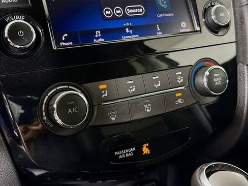 Used 2018 Nissan Rogue S AWD/4WD image 19