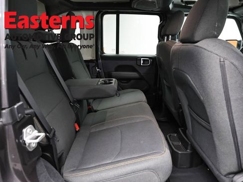 Used 2025 Jeep Wrangler Unlimited Sahara AWD/4WD image 23