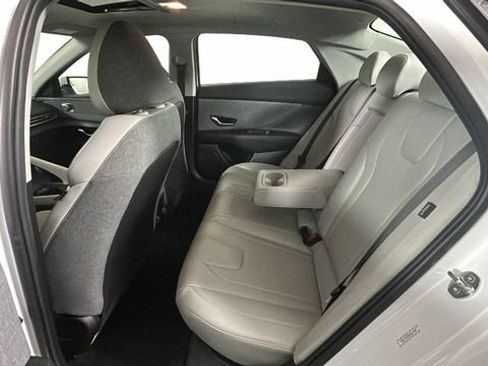 Used 2024 Hyundai Elantra Limited FWD image 27