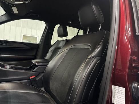 Used 2025 Jeep Grand Cherokee Altitude AWD/4WD image 22