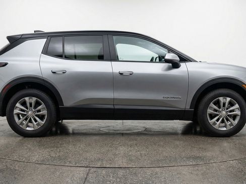 Used 2025 Chevrolet Equinox LT FWD image 11