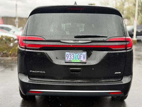 Used 2025 Chrysler Pacifica Select AWD/4WD image 4