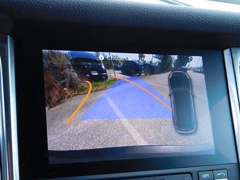 Used 2018 Porsche Macan w/ Driver Memory Package image 17