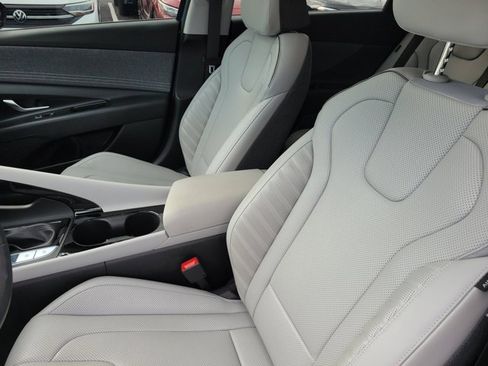 Used 2024 Hyundai Elantra Limited image 18