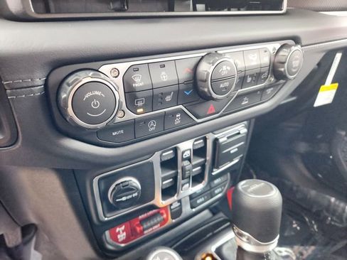 New 2026 Jeep Gladiator Mojave image 16