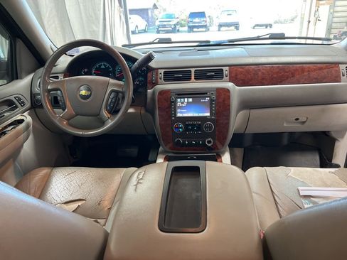 Used 2013 Chevrolet Suburban LTZ image 12