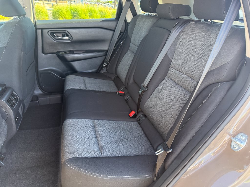 Used 2025 Nissan Rogue SV FWD image 12