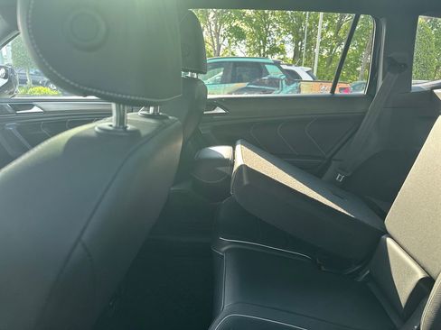 Used 2023 Volkswagen Tiguan SEL R-Line image 7