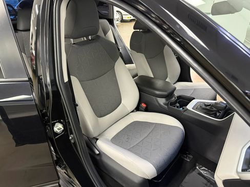Used 2019 Toyota RAV4 XLE AWD/4WD image 14