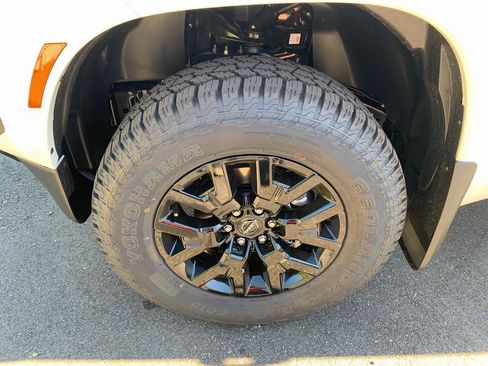 New 2026 Nissan Frontier SV image 6