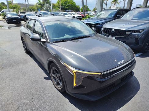 Used 2025 Kia K4 FWD image 2