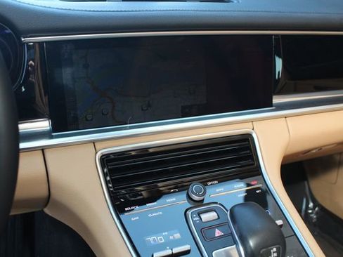 Used 2019 Porsche Panamera 4 image 17