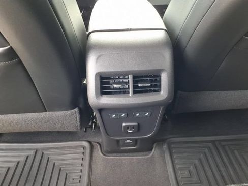 Used 2020 Chevrolet Equinox Premier AWD/4WD image 16