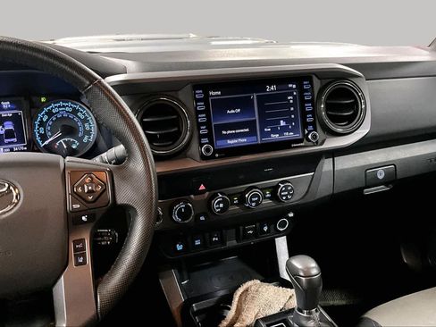 Used 2020 Toyota Tacoma TRD Sport w/ Technology Package AWD/4WD image 7