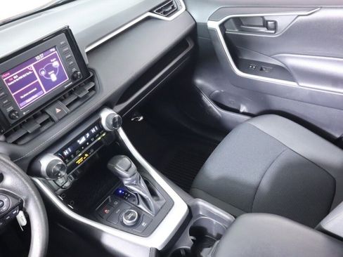 Used 2021 Toyota RAV4 LE image 28