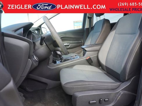 Used 2019 Ford Escape SE image 15