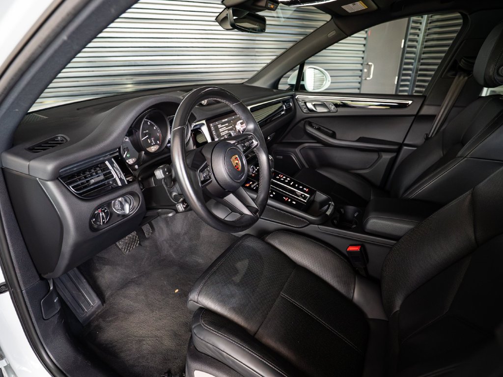 Certified 2023 Porsche Macan AWD/4WD image 4