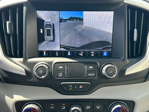 Used 2022 GMC Terrain SLT w/ Infotainment Package II FWD image 30