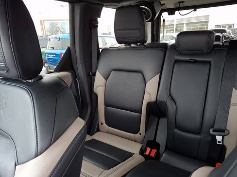 Used 2024 Ford Bronco Wildtrak image 18