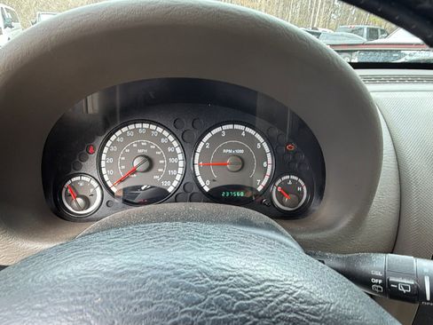 Used 2005 Jeep Liberty Sport image 21