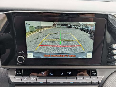 Used 2025 Toyota Camry SE image 27