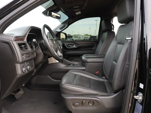 Used 2023 Chevrolet Suburban LT image 18