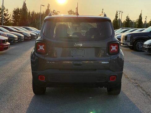 Used 2022 Jeep Renegade Latitude w/ Convenience Group AWD/4WD image 4