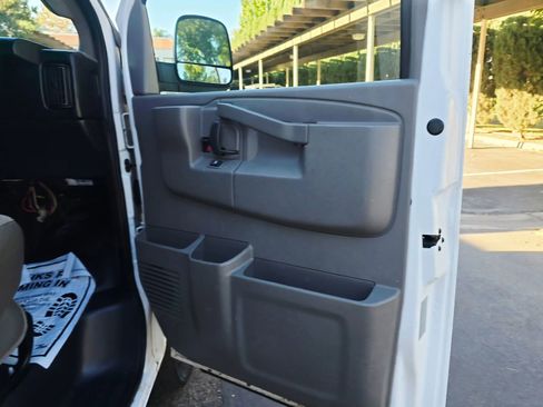 Used 2017 Chevrolet Express 2500 image 19