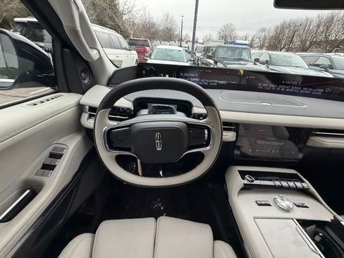 New 2025 Lincoln Navigator Reserve image 9