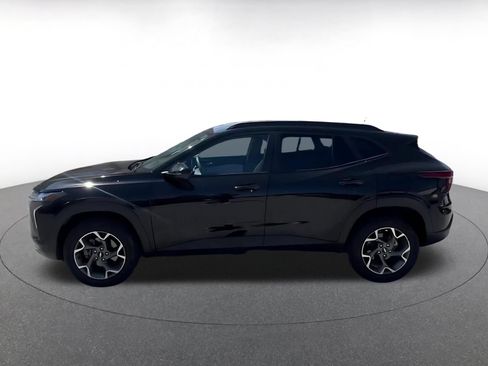 Used 2025 Chevrolet Trax LT FWD image 7