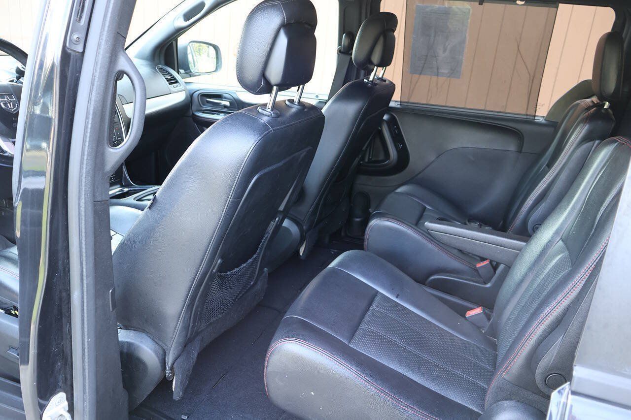 Used 2014 Dodge Grand Caravan R/T w/ Driver Convenience Group FWD image 13
