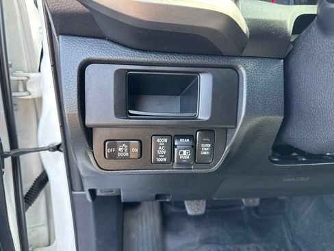 Used 2017 Toyota Tacoma TRD Off-Road w/ Premium & Technology Package AWD/4WD image 21