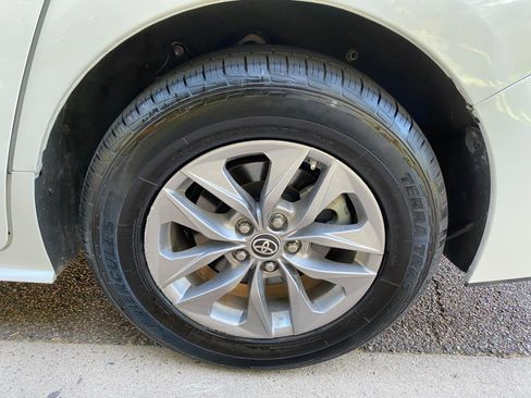 Used 2023 Toyota Sienna XLE image 25