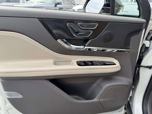 Certified 2023 Lincoln Corsair Reserve image 18