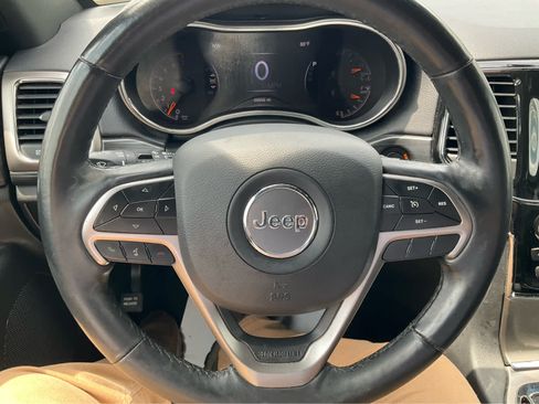Used 2019 Jeep Grand Cherokee Altitude AWD/4WD image 13