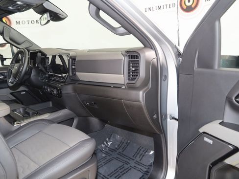 Used 2025 Chevrolet Silverado 2500 ZR2 image 43