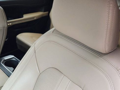 Used 2023 Ford Expedition Limited image 20