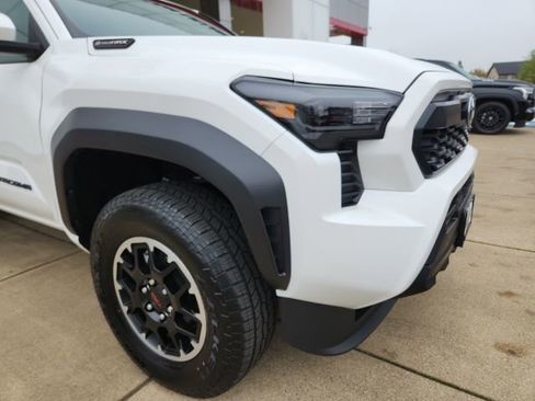 Used 2024 Toyota Tacoma TRD Off-Road image 6