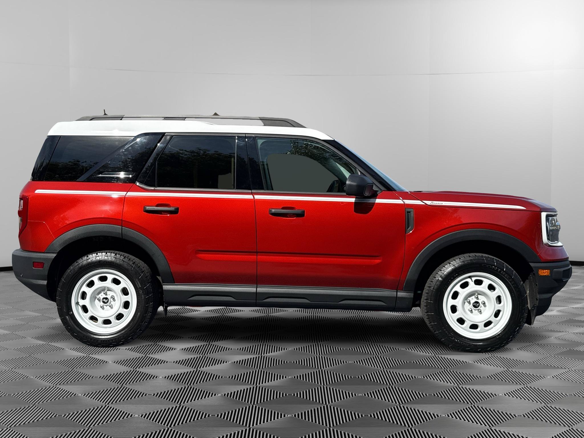Used 2024 Ford Bronco Sport Heritage w/ Heritage Convenience Package AWD/4WD image 4