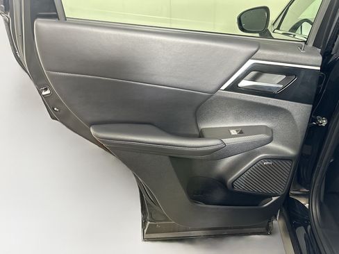 Used 2025 Mitsubishi Outlander SE FWD image 25