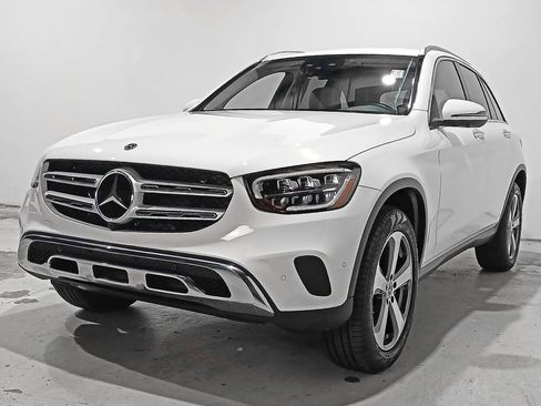 Used 2022 Mercedes-Benz GLC 300 4MATIC image 3