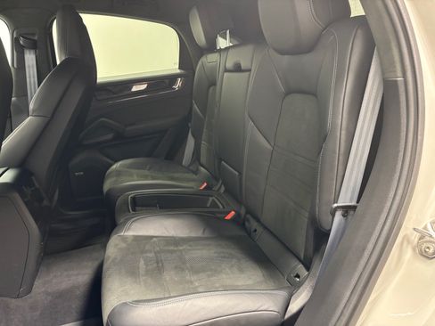Used 2024 Porsche Cayenne Turbo GT AWD/4WD image 25