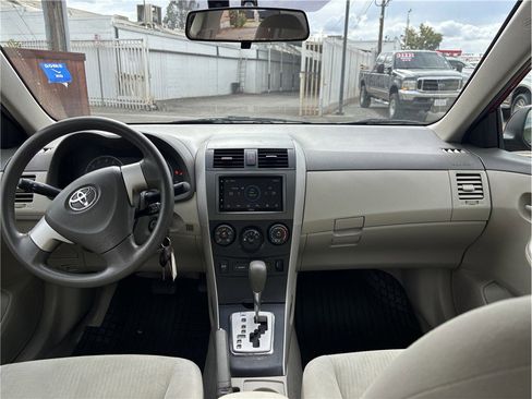 Used 2010 Toyota Corolla image 11