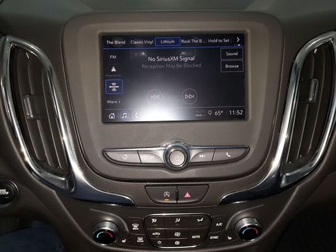 Used 2023 Chevrolet Equinox LT image 22