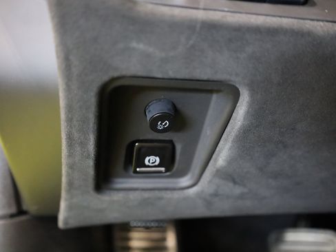 Used 2022 Chevrolet Corvette Stingray Premium Conv w/ Z51 Performance Package image 23