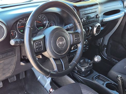 Used 2014 Jeep Wrangler Rubicon w/ Power Convenience Group image 25